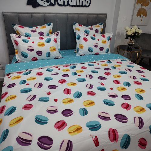 lenjerie de pat material finet alba cu macarons