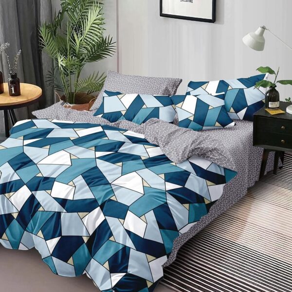 lenjerie albastra cu forme geometrice