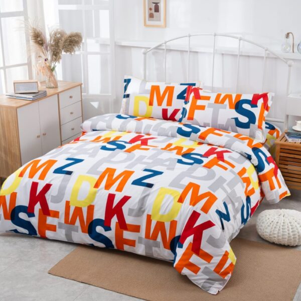 lenjerie cu litere multicolore