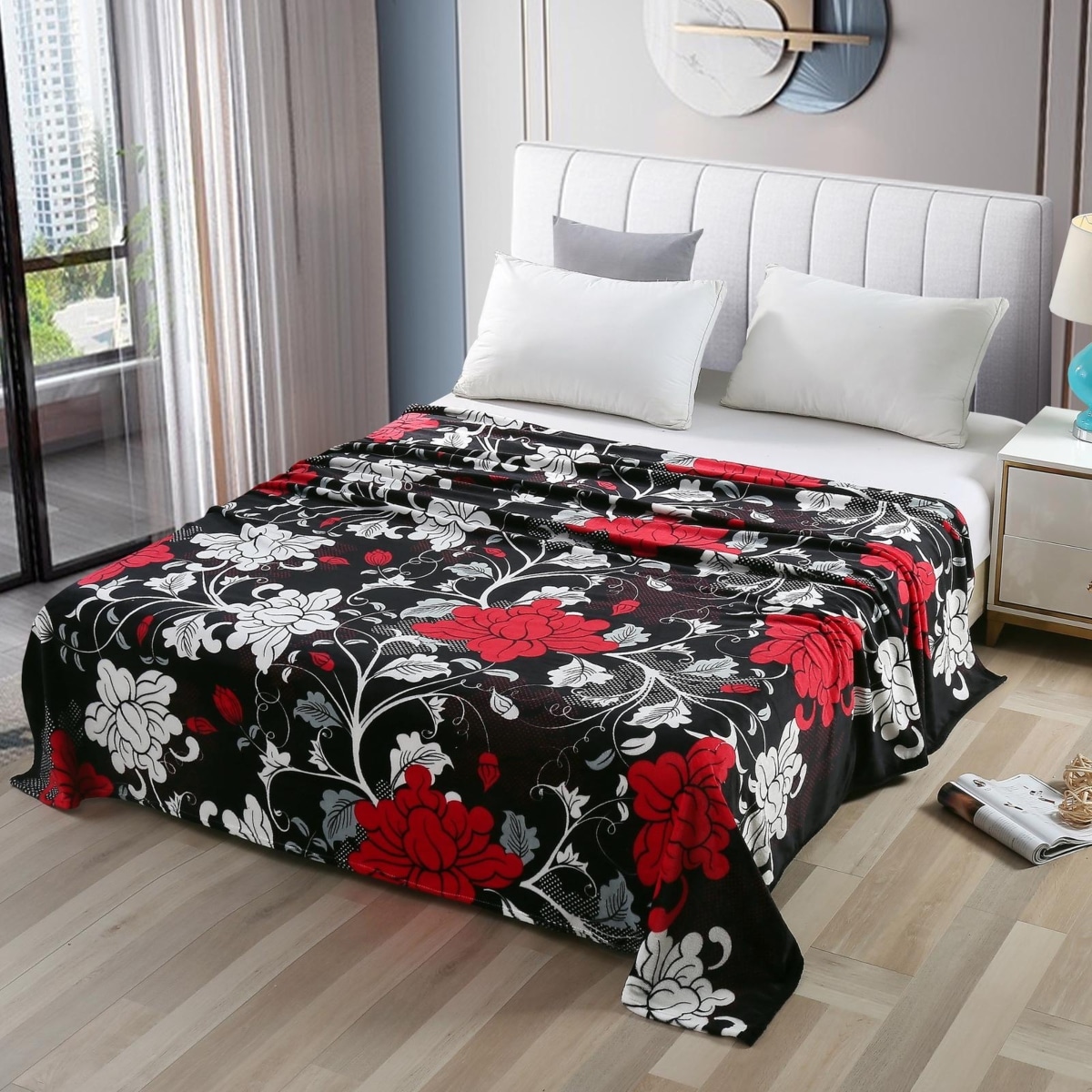 patura cocolino neagra cu flori alb rosii patura cocolino neagra cu flori alb rosii