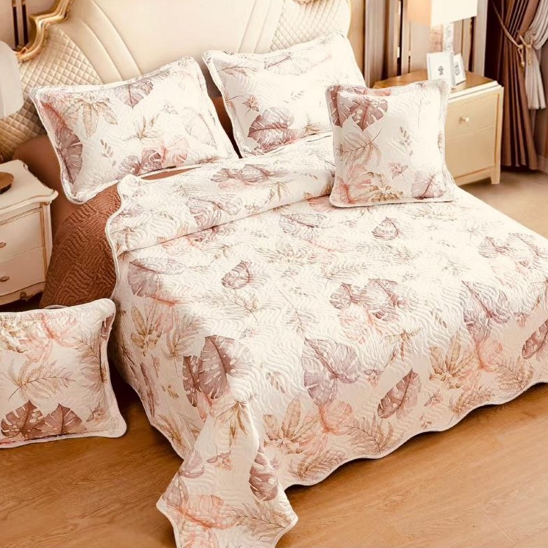 cuvertura crem maro cu frunze de toamna cuvertura crem maro cu frunze de toamna