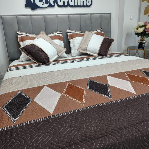 cuvertura de pat maro cu romburi