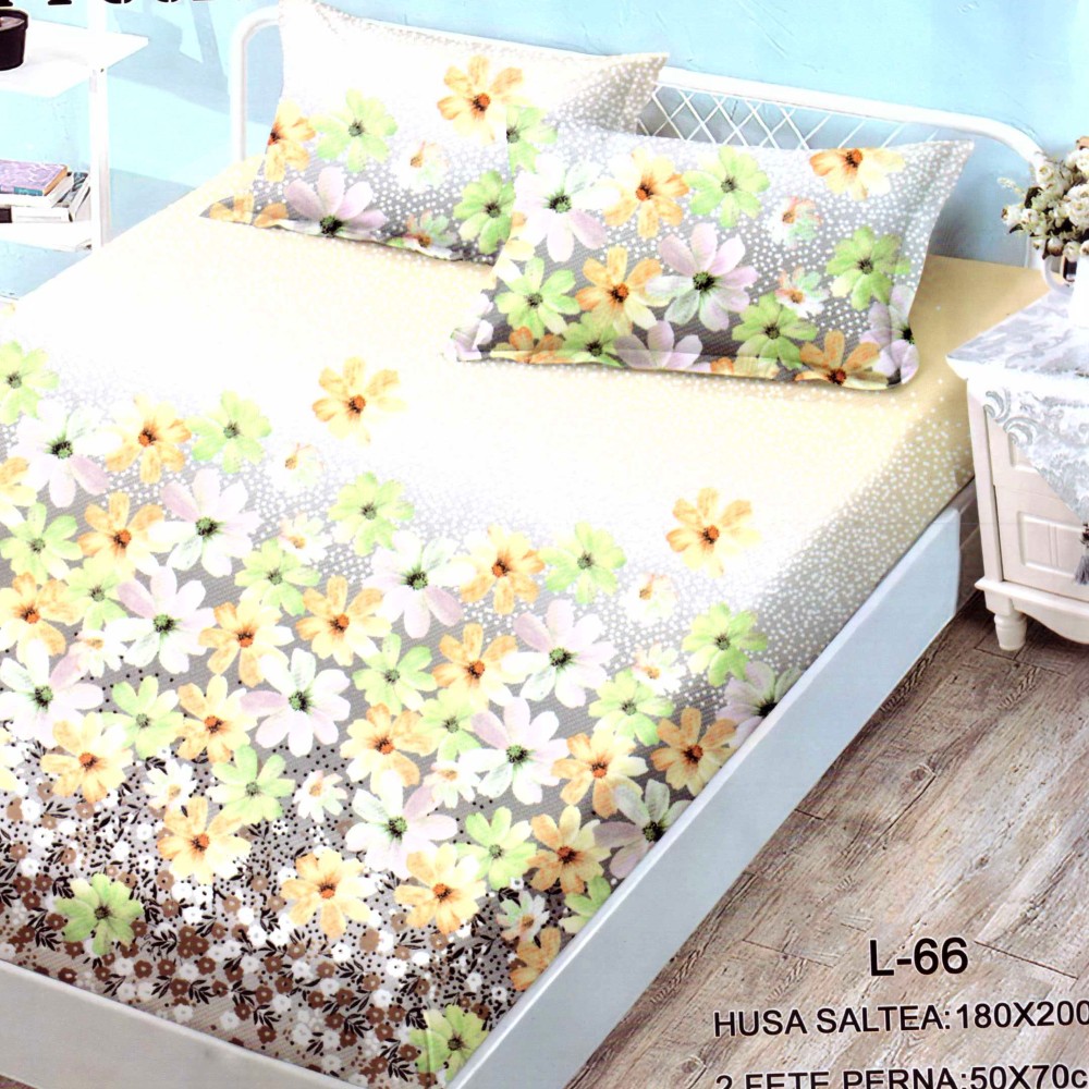 husa de pat finet si 2 fete de perna cu flori multicolore