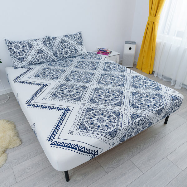 husa de pat cu elastic din bumbac 100% ranforce - ornamente albastre