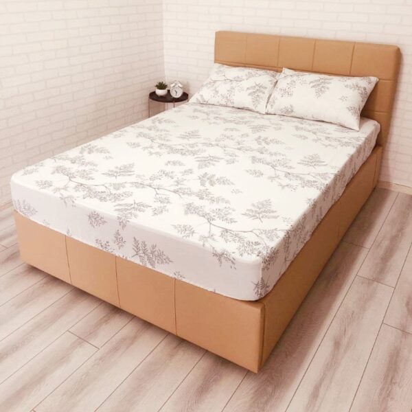 husa de pat cu elastic din bumbac ranforce alba cu crengute