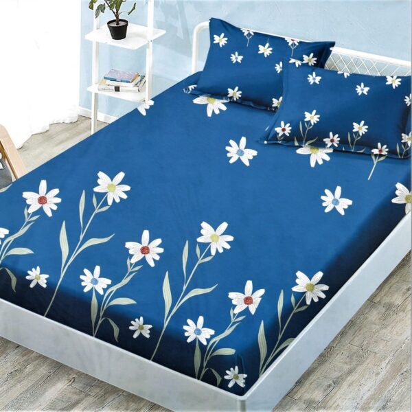 husa de pat cu elastic albastra cu flori albe - margarete