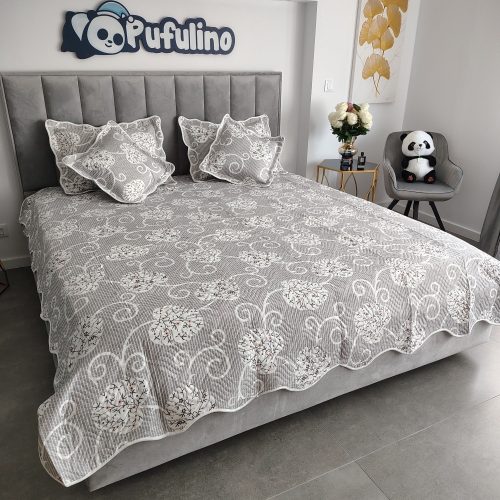 cuvertura de patgri cu ornamente albe (1)