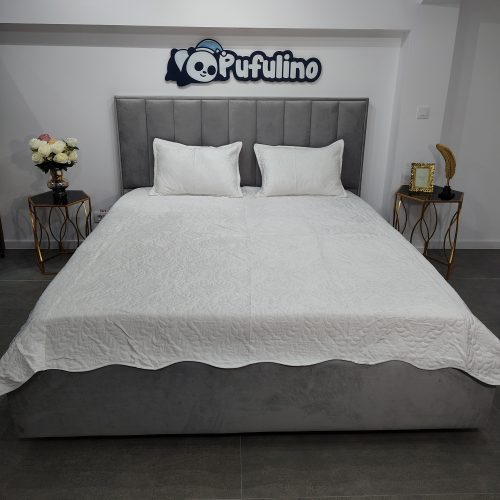 Cuvertura material catifelat alb