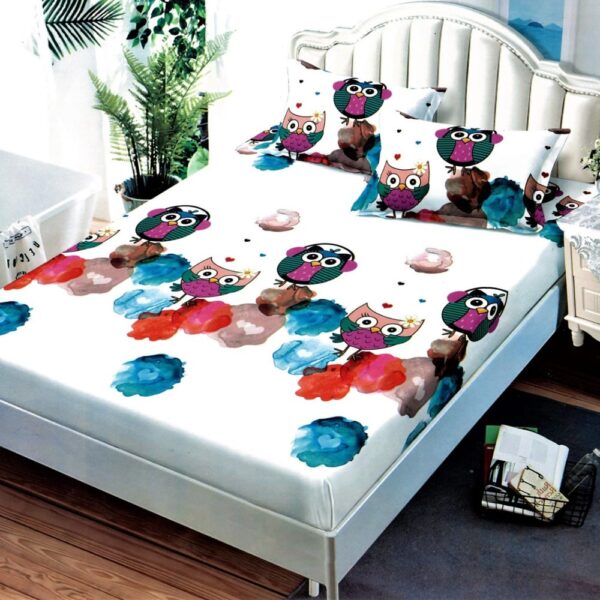 husa de pat alba cu bufnite colorate