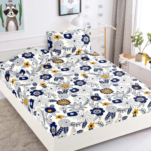 husa de pat din finet alba cu flori albastre