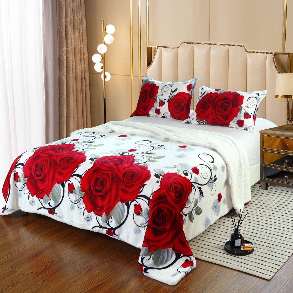 patura cu blanita + fete de perna alba cu trandafiri patura cu blanita + fete de perna alba cu trandafiri