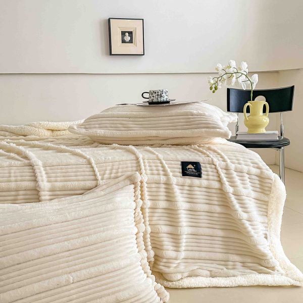 patura premium de iepure cu blanita -crem (alb ivory)