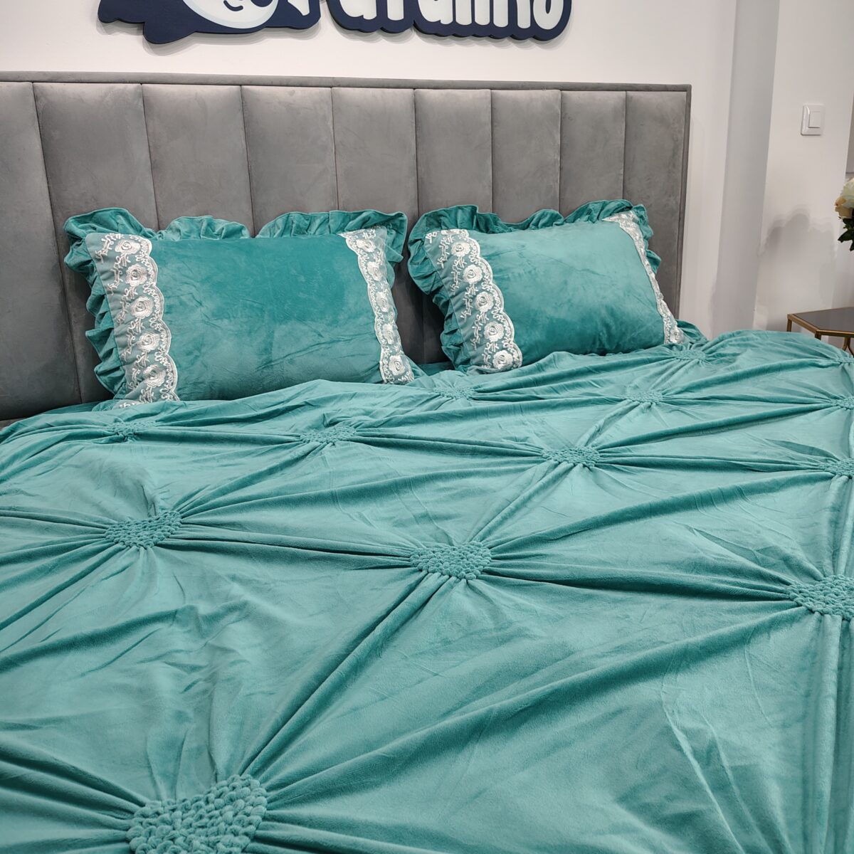 lenjerie de pat cu broderie turcoaz