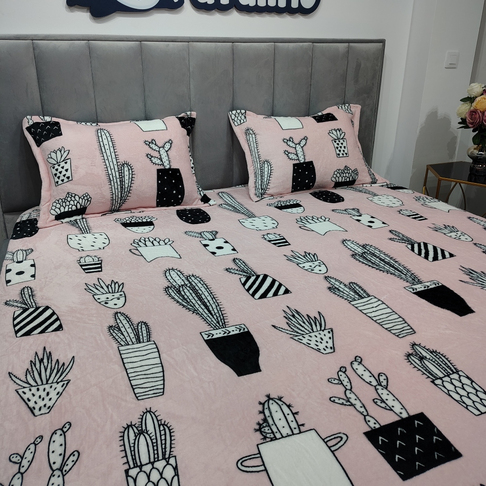 husa de pat cocolino roz cu cactus (2) husa de pat cocolino roz cu cactus