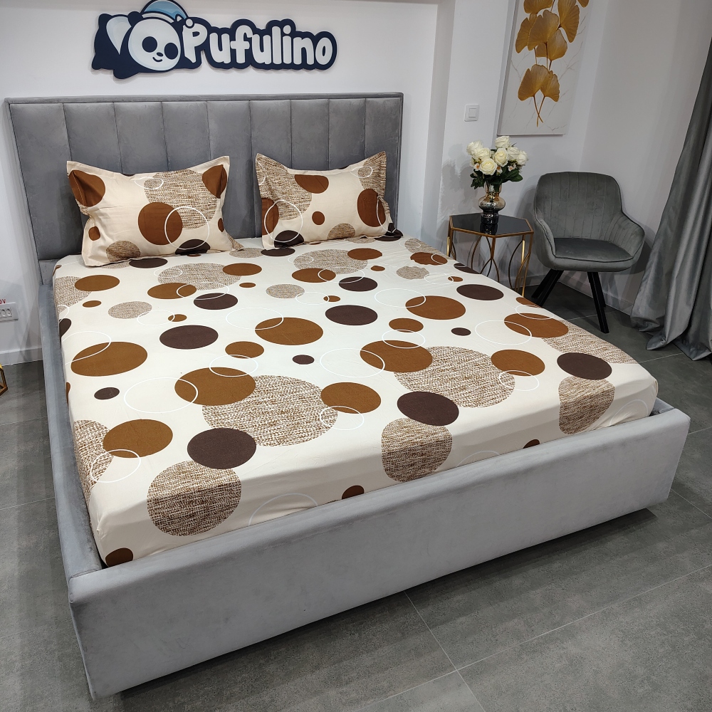 husa de pat material finet crem cu cercuri maro (1) husa de pat material finet crem cu cercuri maro
