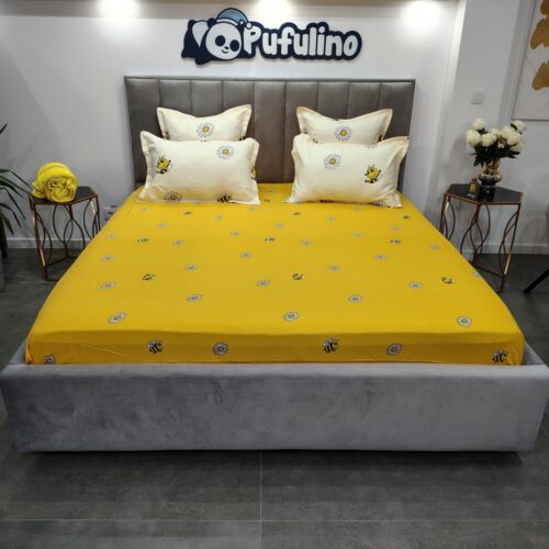 lenjerie de pat material finet galbena cu albinute