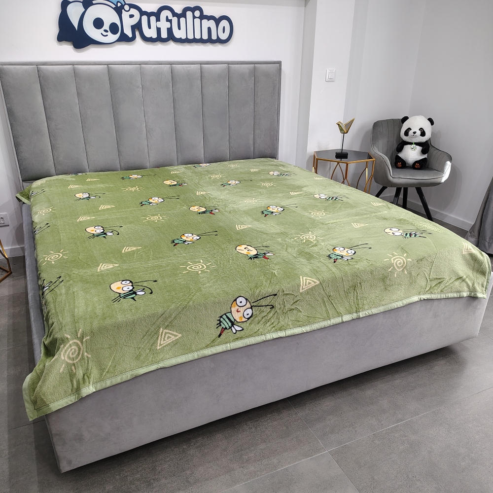 patura cocolino cu bordura verde cu albinuta (2) patura cocolino cu bordura verde cu albinuta