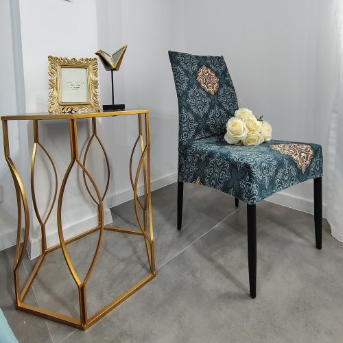 husa de scaun verde cu ornamente