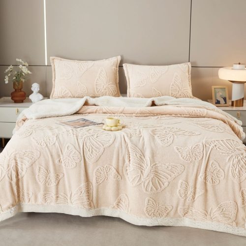 patura cu blanita fluturi tricot crem