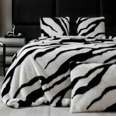 Patura cu blana de nurca zebra