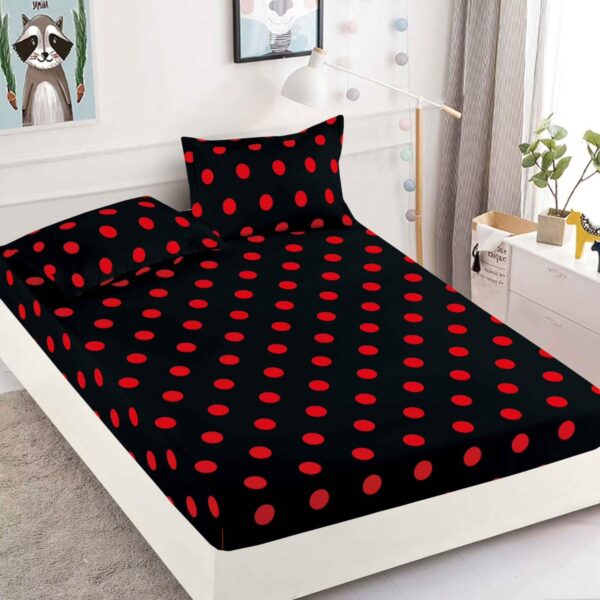husa de pat neagra cu buline rosii