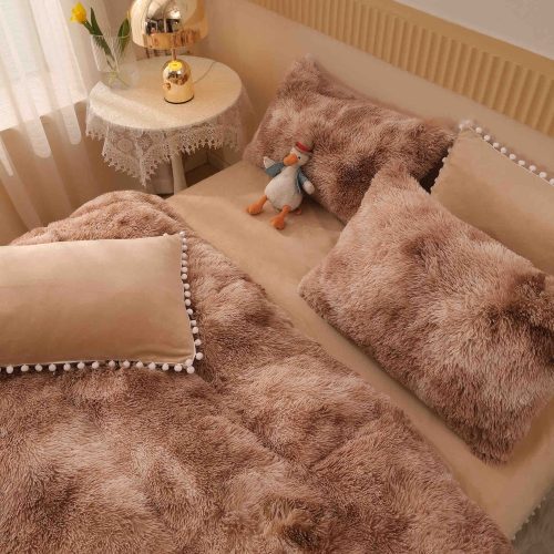 lenjerie fluffy maro degrade aproape