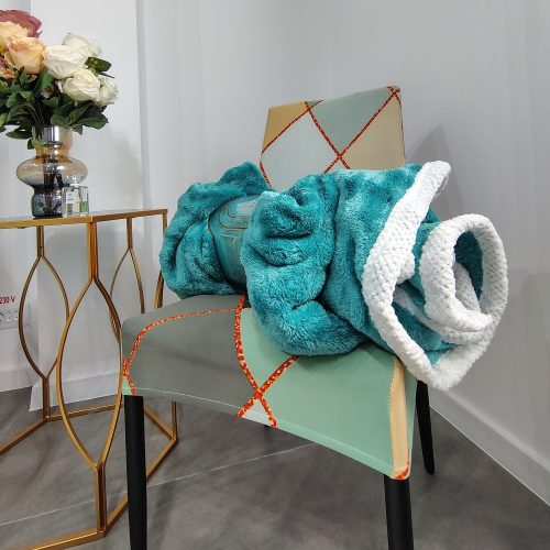 patura cu bordura turcoaz