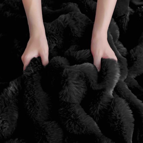 lenjerie blanita iepure negru material