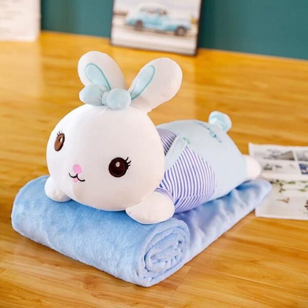 jucarie de plus cu paturica blue rabbit