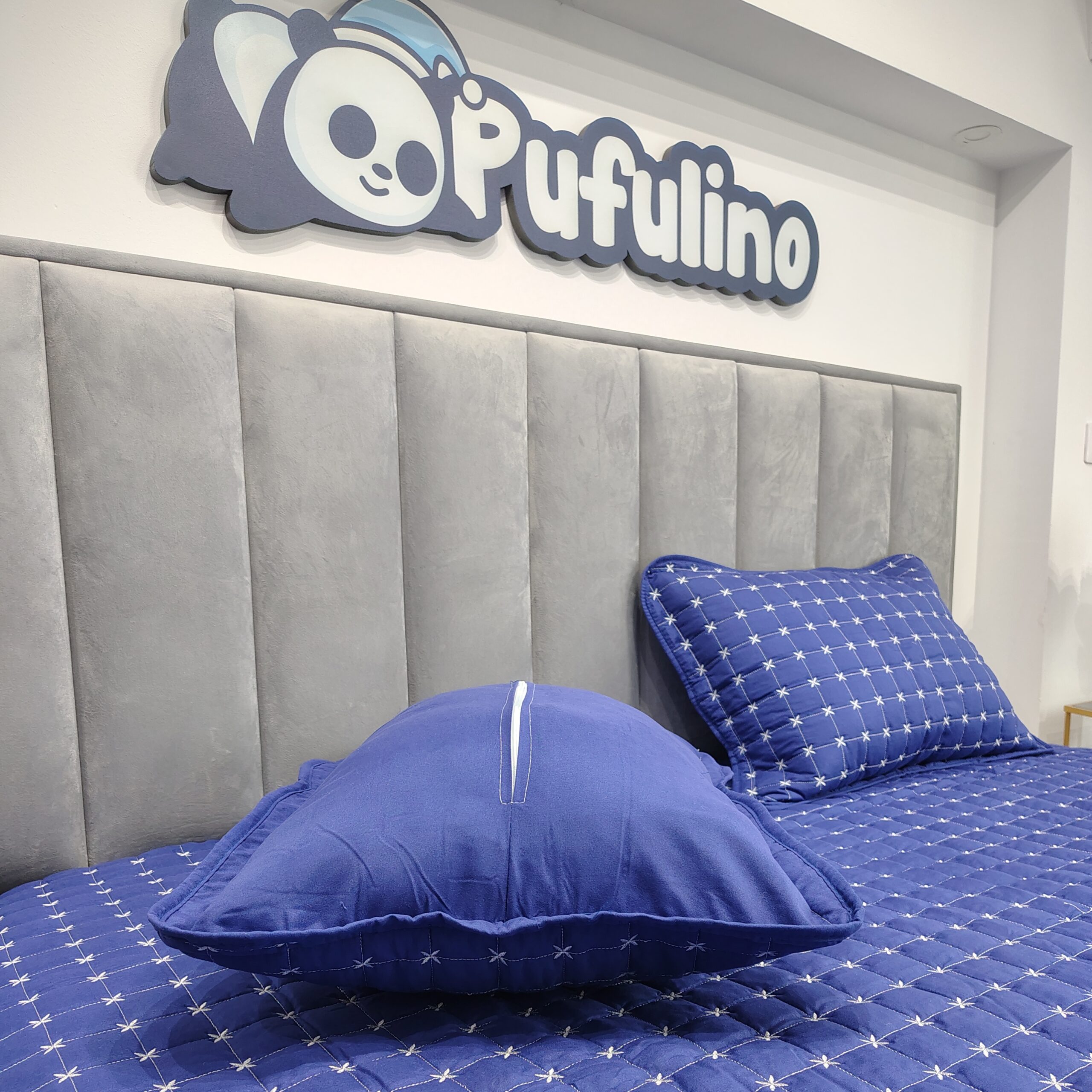 Cuvertura Brodata Bleumarin Fata de Perna