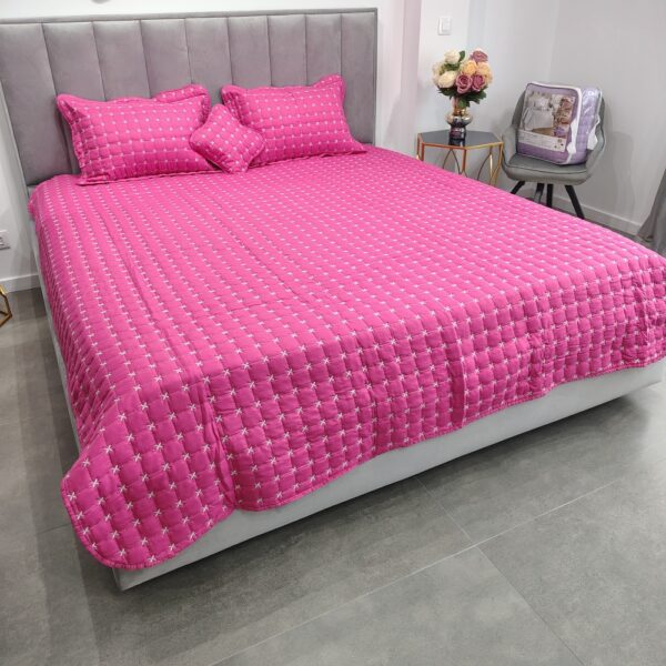 Cuvertura Brodata Magenta Profil