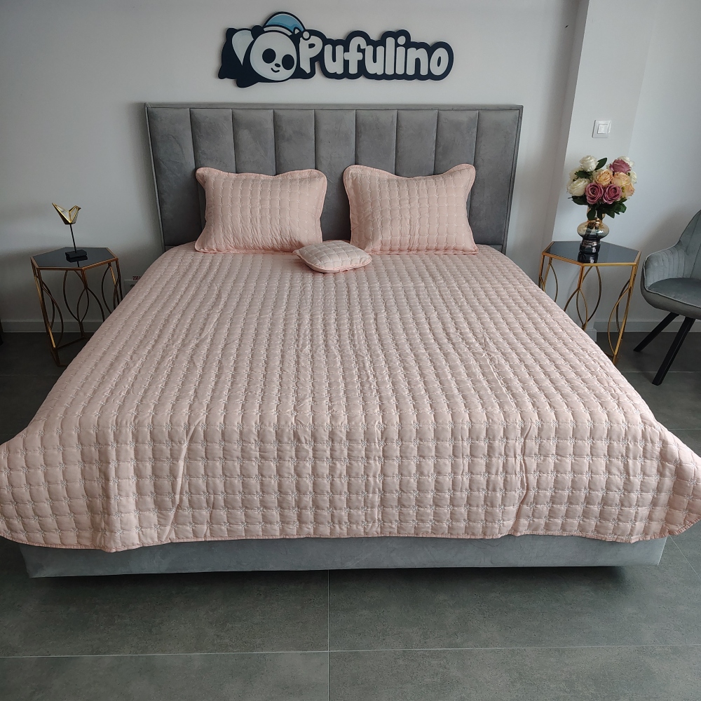Cuvertura brodata somon design din fata Cuvertura brodata somon design din fata