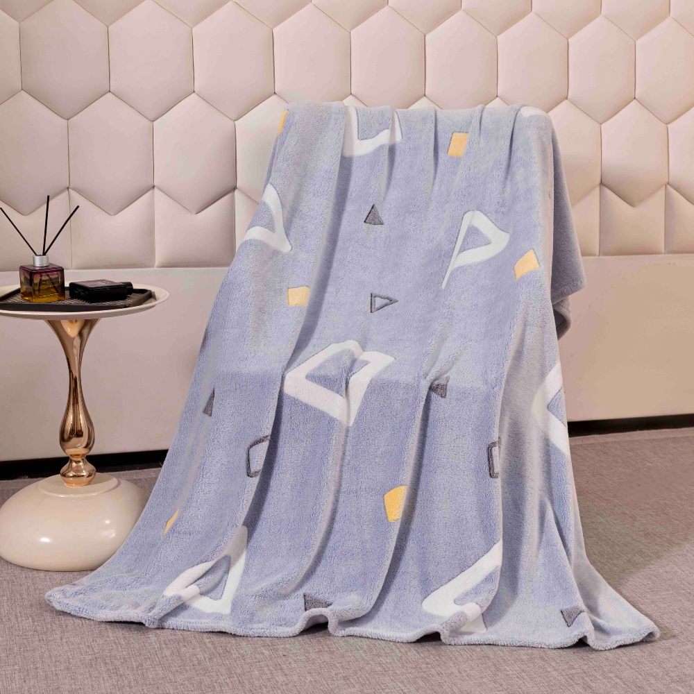 Patura Cocolino Simple Design pe scaun Patura Cocolino Simple Design pe scaun