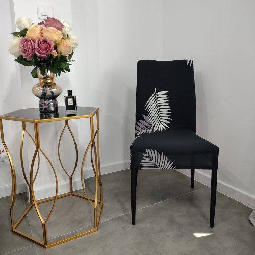 husa de scaun negra cu frunze