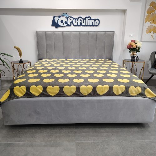 Patura gri cu inimioare galbene