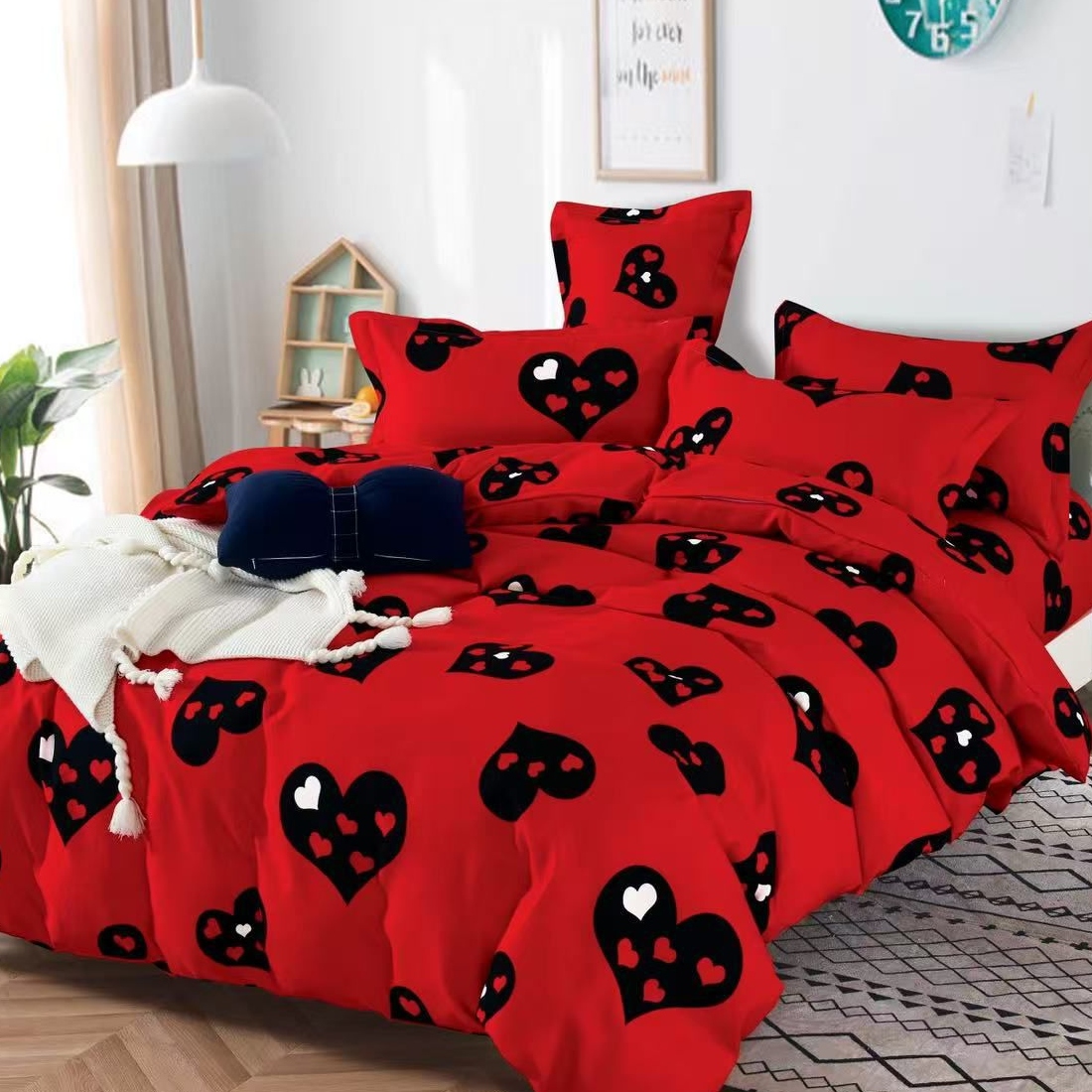 lenjerie rosie cu inimioare negre lenjerie rosie cu inimioare negre