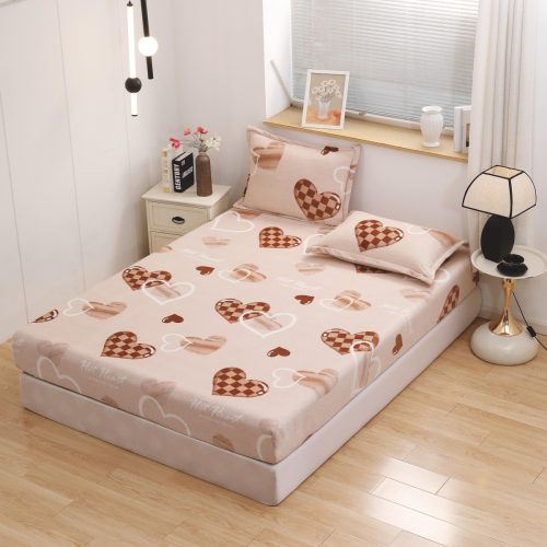 husa crem cu inimioare