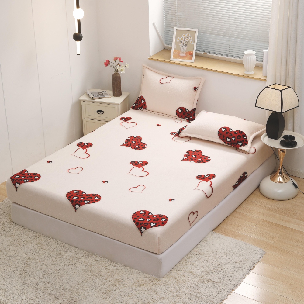 husa de pat cocolino crem cu inimioare rosii husa de pat cocolino crem cu inimioare rosii