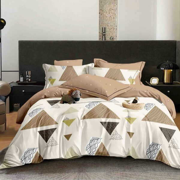 lenjerie de pat bej cu triunghiuri