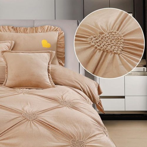 Lenjerie de pat cu pliuri si inimioare East Comfort Bej de aproape