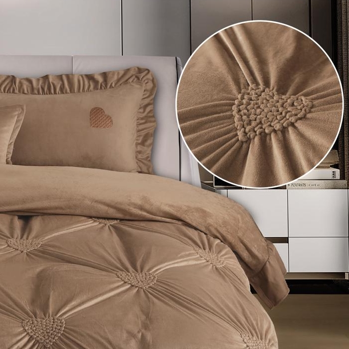 Lenjerie de pat cu pliuri si inimioare East Comfort Maro de aproape