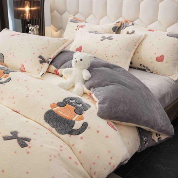 lenjerie cocolino cu elastic alba cu pisicute aproape