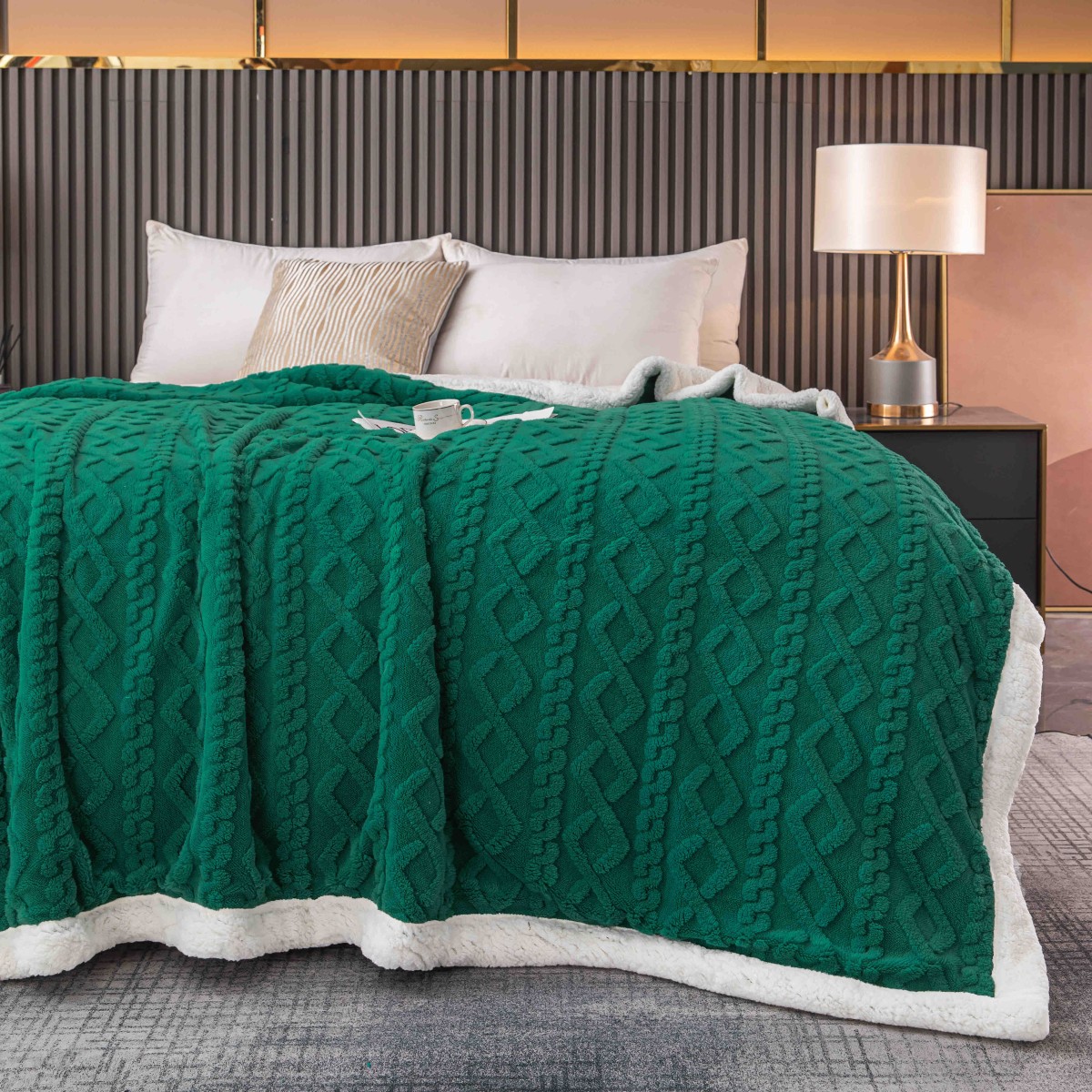 patura cu blanita tricot verde smarald patura cu blanita tricot verde smarald