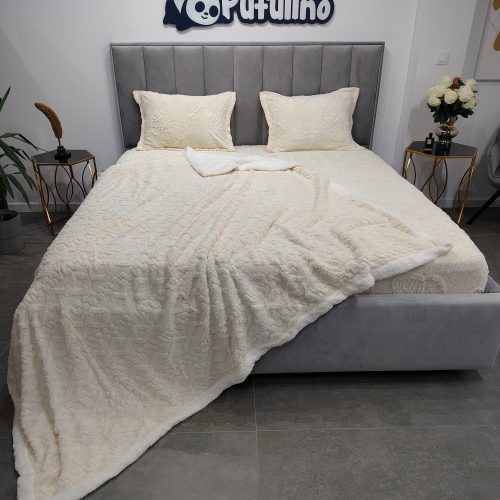 patura de pat cocoluno model cu fluturi galbena