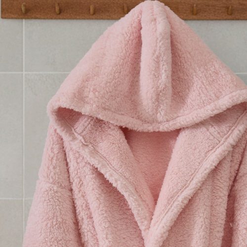 halat de baie wellsoft pufos cu gluga roz pudra gluga