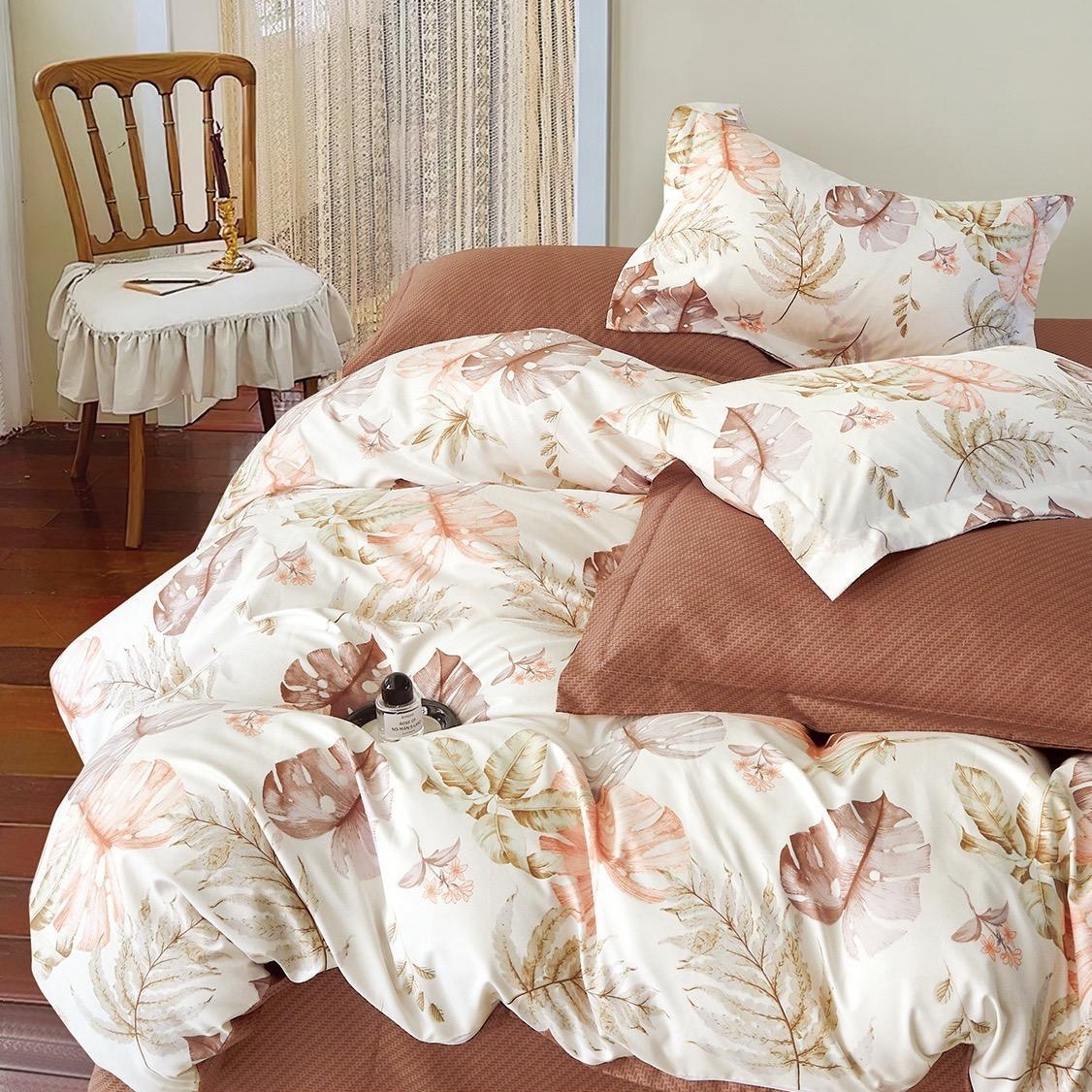 lenjerie crem maro cu flor si fluturii lenjerie crem maro cu flor si fluturii