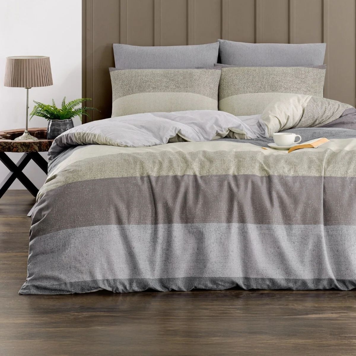 lenjerie gri cu dungi lenjerie gri cu dungi