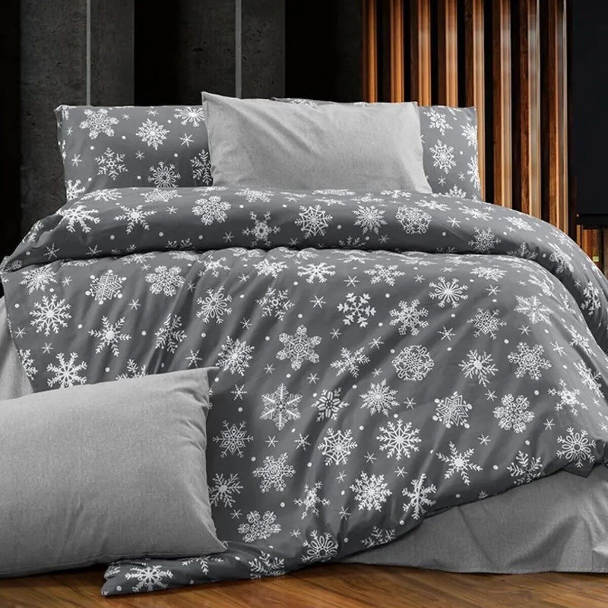 lenjerie gri cu fulgi de craciun lenjerie gri cu fulgi de craciun