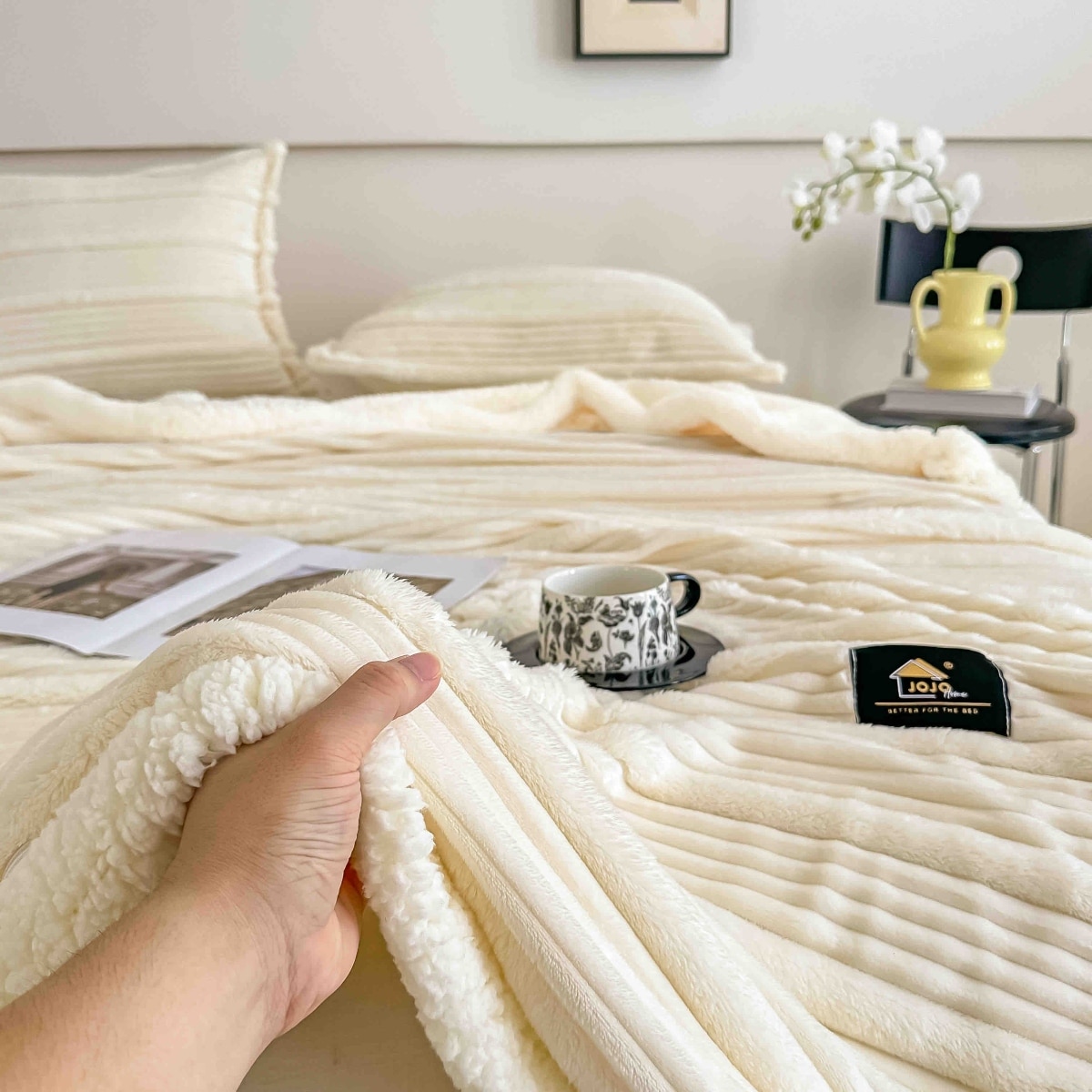 patura cu blanita deluxe cu 2 fete de perna crem groasa de iarna patura cu blanita deluxe cu 2 fete de perna crem groasa de iarna