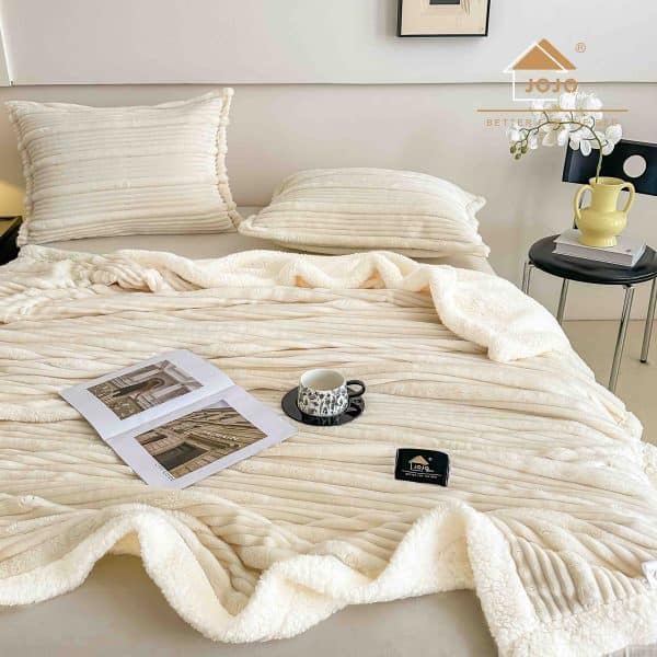 patura cu blanita deluxe cu 2 fete de perna crem premium